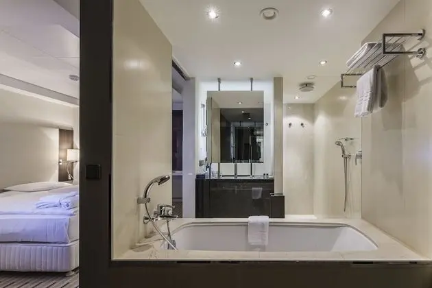 Park Inn by Radisson Berlin Alexanderplatz - Oda
