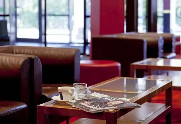Park Inn by Radisson Ekaterinburg - Lobi