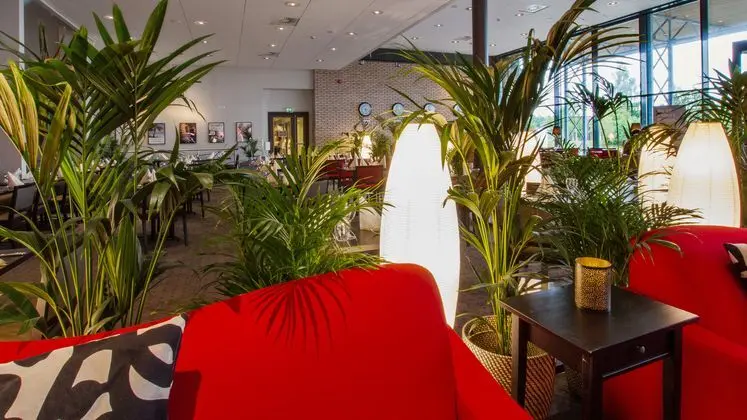 Park Inn by Radisson Oslo Airport Hotel West - Lobi