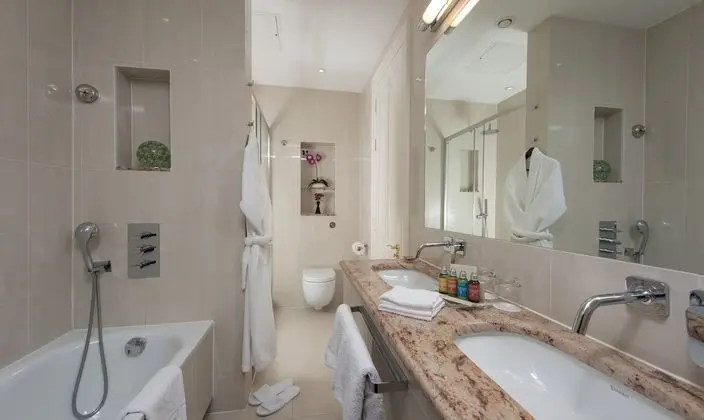 The Park International Suites