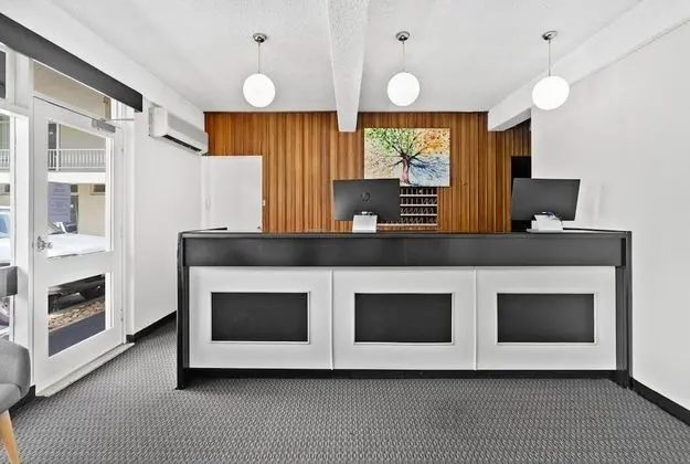 Park Motor Inn - Lobi