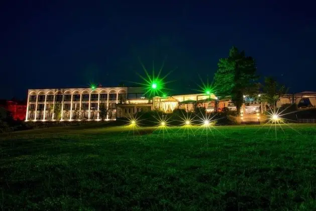Park Hotel RAYA Garden - Dış Mekan