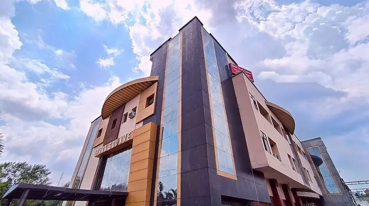 Park Square by ShriGo Hotels - Dış Mekan