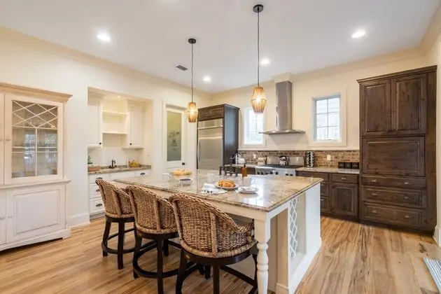 Parker by Avantstay Radiant Home w/ Stunning Design Close to Beach - Mutfak