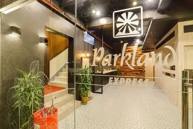Parkland Express - Lobi