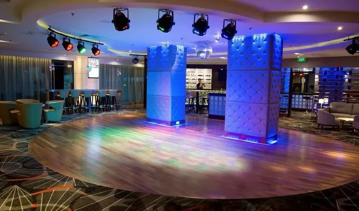 Parkroyal on Kitchener Road - Bar