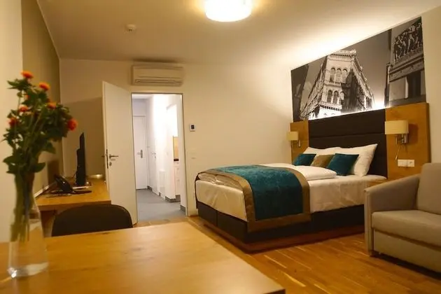 Parks 73 The TownHouse Hotel - Oda