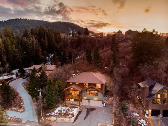 Parley by Avantstay Gorgeous Rustic Cabin w/ Mtn Views & Hot Tub