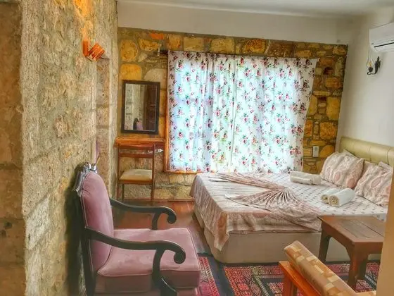 Parmis Boutique House