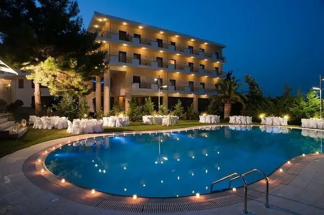 Parnis Palace Hotel Suites - Havuz