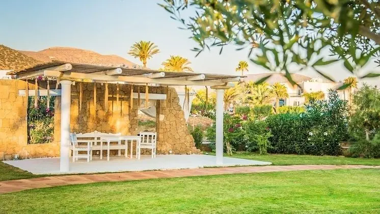 Parthenis Beach Suites by the Sea - Dış Mekan