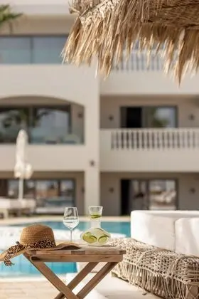 Parthenis Beach Suites by the Sea - Havuz