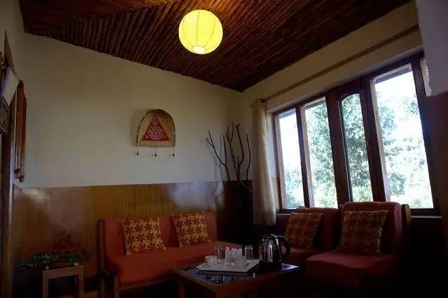 Parwati Resort - A Luxury Himalaya View Resort In Patal Bhuvaneshwar - Oda Düzeni