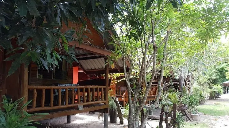 Pasai Beach Lodge