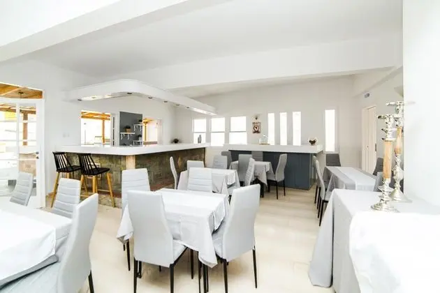 Pasiphae Hotel