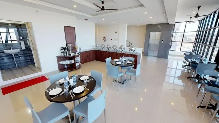 Passport Inn Hotel - Gateway to Comforts - Yerinde Yemek