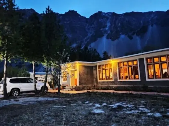 Passu Tourist Lodge - 1