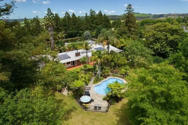 Pateke Lodge