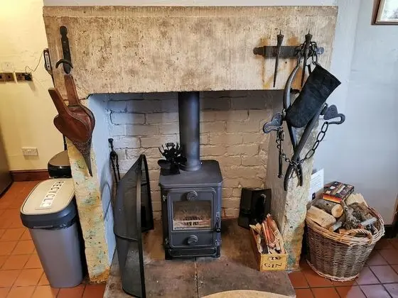 Pathways Holiday Cottage a Delightful 18th Century Stone Cottage in Derbyshire - Mutfak