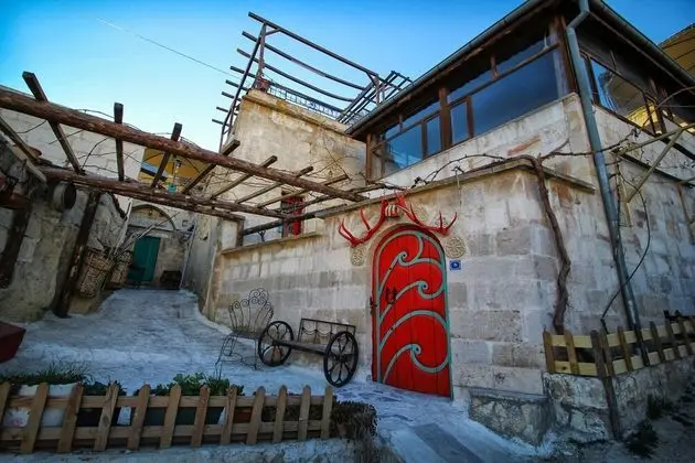Patisca Cave House