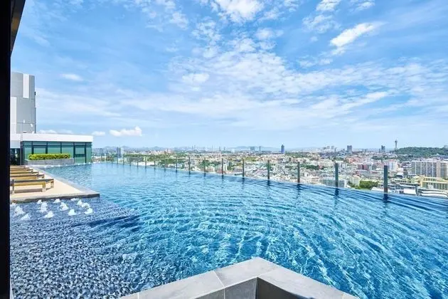 Pattaya Central Sea View Pool Suite - Havuz