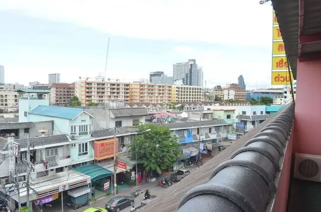 Pattaya Holiday Lodge