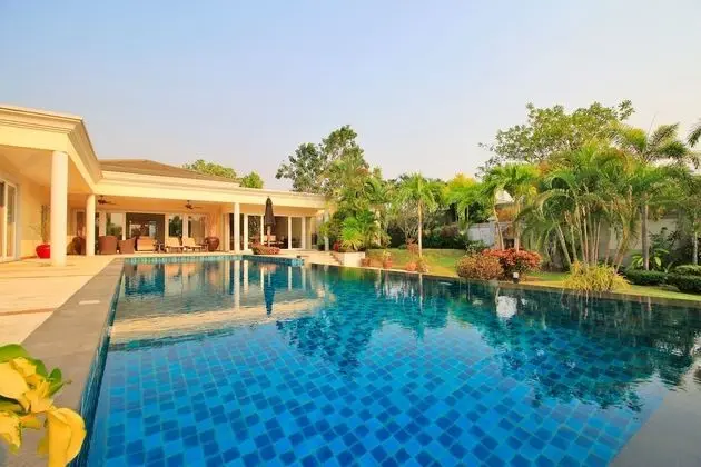 Pattaya Sunset Villa 4 Bedroom Sleeps 8 - Havuz