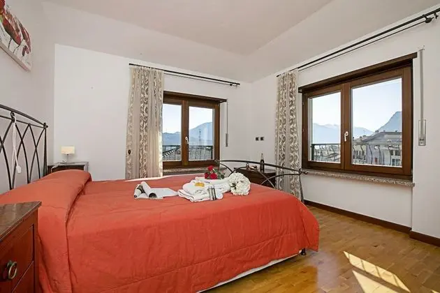 Paulie Apartment - Oda