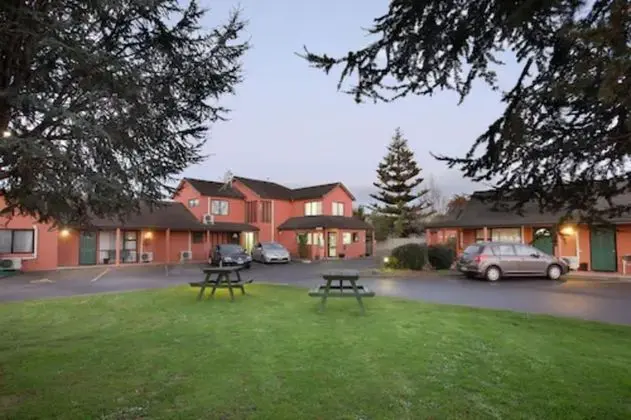Pavilion Motel & Conference Centre
