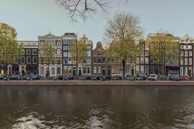 The Pavilions Amsterdam, The Toren