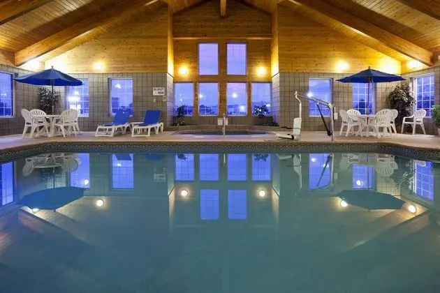 Paynesville Inn And Suites - 1