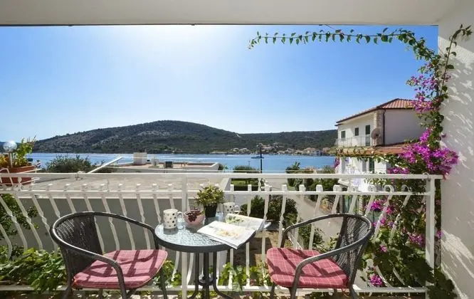 Paž - 28m From the Beach - A2