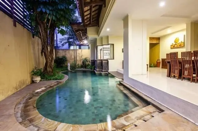 PB - Villa 5 - 4BR · 4-BR Private Pool Villa Walk to Seminyak Beach - Dış Mekan
