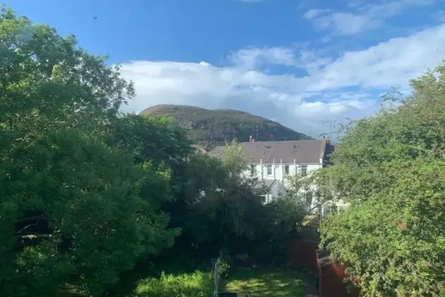 Peaceful 2 Bedroom Apartment in Prestonfield With Arthurs Seat Views