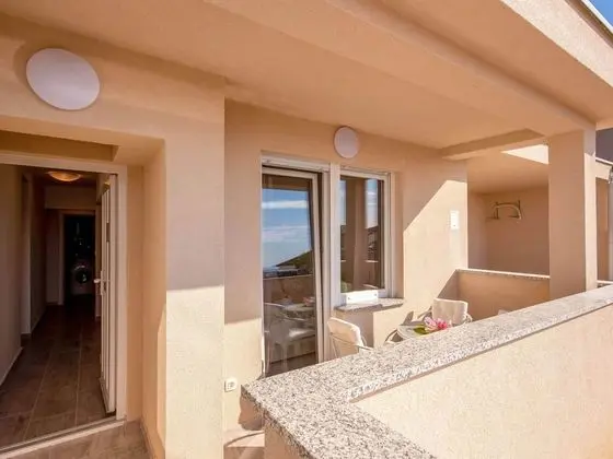 Peaceful Villa in Dramalj with Hot Tub - Dış Mekan