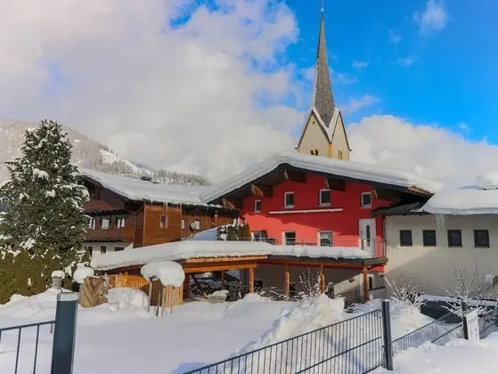 Peaceful Holiday Home in Krimml Salzburg With Sauna - Dış Mekan