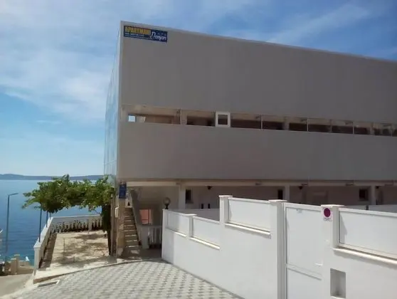 Peaceful Holiday Home in Okrug Gornji near Bocici Beach