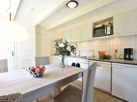 Peaceful Holiday Home in Zonnemaire With Garden - Mutfak
