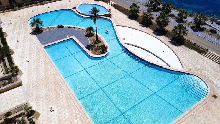 Peaceful Home With hot tub and 2 Communal Pools - Oda