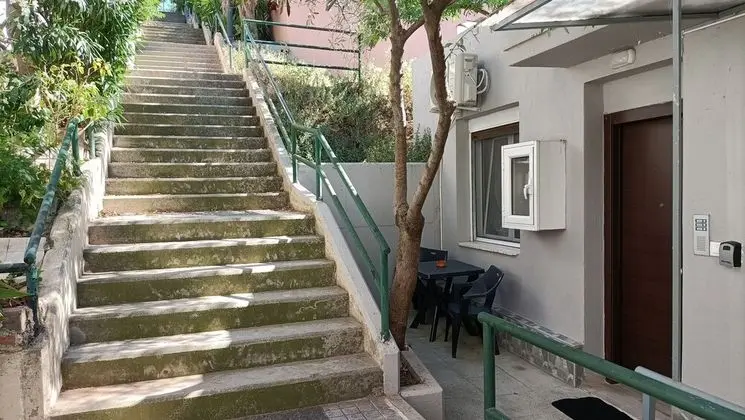 Peaceful Oasis Studio near Metro
