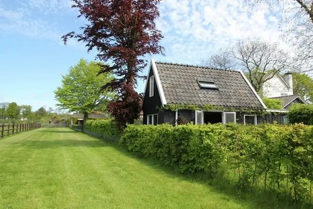 Peacefule Holiday Home for 2 People in Heiloo near Egmond - Dış Mekan