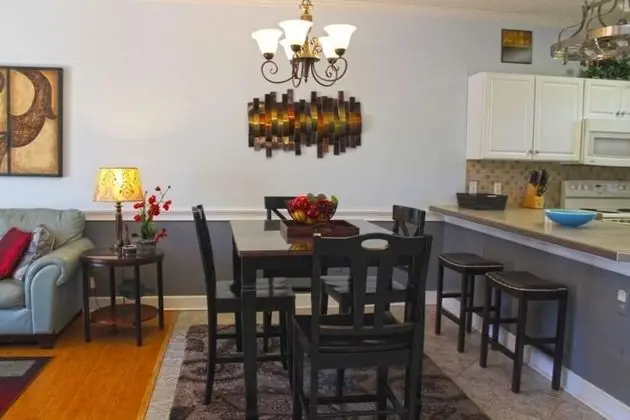 Peacefulmyrtlewood Villa Right in the Heart of MB - Mutfak