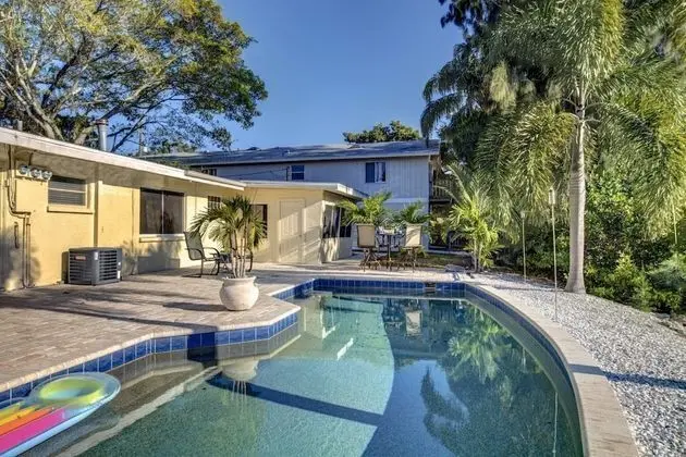 Peacock Bungalow - Left