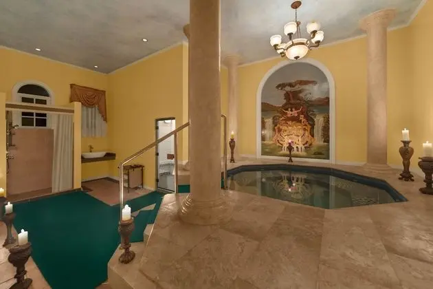 The Peacock Garden - Spa