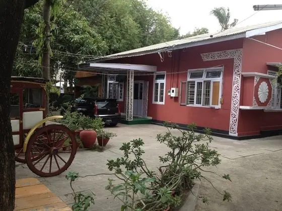 Peacock Lodge