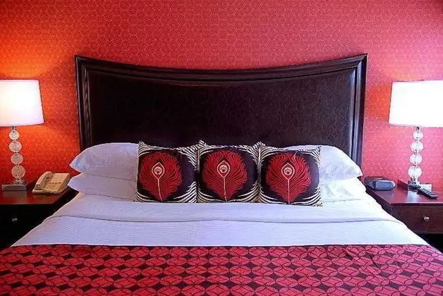 Peacock Suites