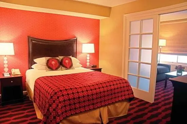Peacock Suites - Oda
