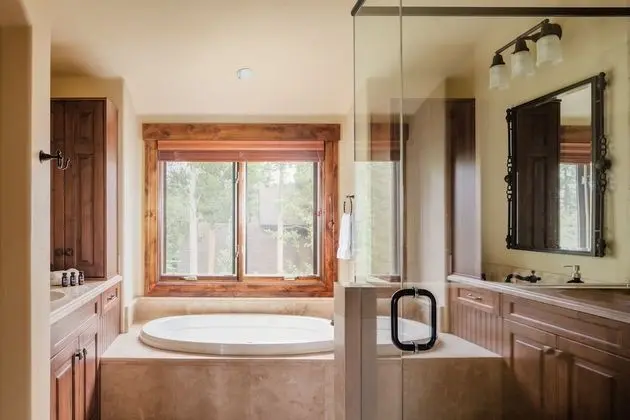 Peak 8 by Avantstay Spacious Modern Cabin w/ Hot Tub & Views - İç Mekan