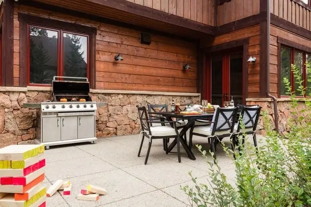 Peak 8 by Avantstay Spacious Modern Cabin w/ Hot Tub & Views - İç Mekan