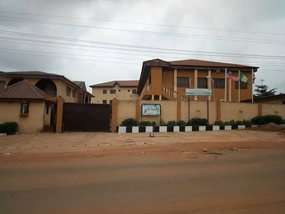 Peak-Olam Suites